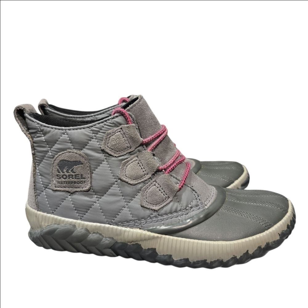 Sorel Out N About Gray and Pink Winter Boots